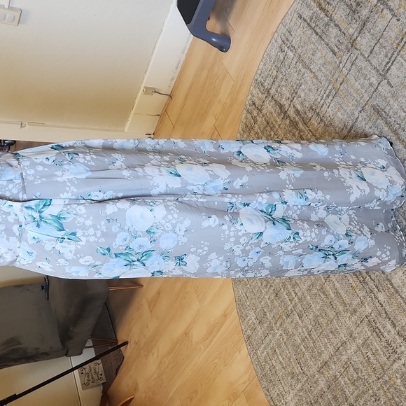 Size 12 light grey floral chiffon high low chiffon dress by David's Bridal - Picture 6 of 6